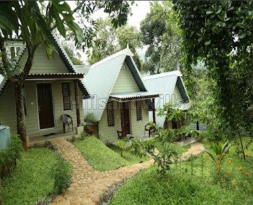 2500 sq. ft resort for sale  in anachal munnar along with 20.5 cents land