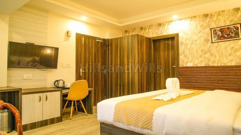 ₹2 Cr&nbsp;|&nbsp;7bhk cottage for sale  near kanyal road kullu-manali