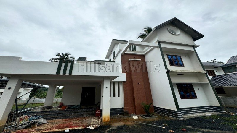 ₹1.10 Cr | 4bhk independent house for sale  in meenangadi wayanad