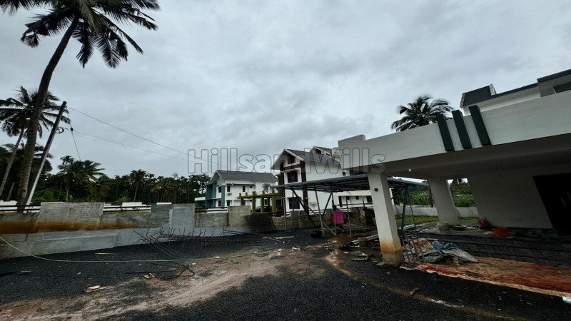 ₹1.10 Cr | 4bhk independent house for sale  in meenangadi wayanad