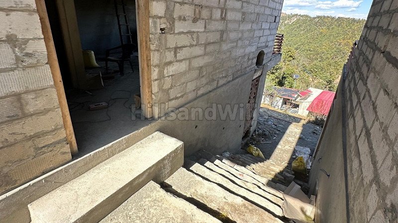 ₹1.77 Cr | 4100 sq. ft homestay for sale  in mukteshwar nainital along with 3.5 nali land