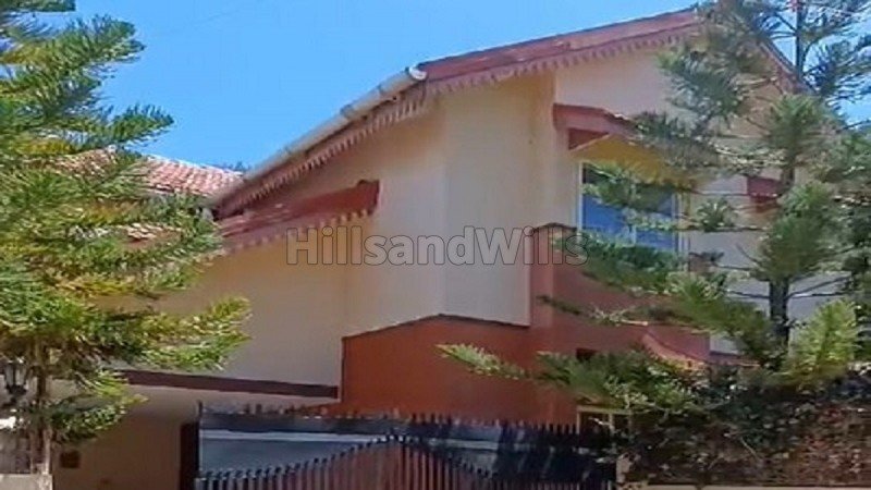₹3 Cr | 4bhk  bungalow with lawn & garden for sale  in ooty