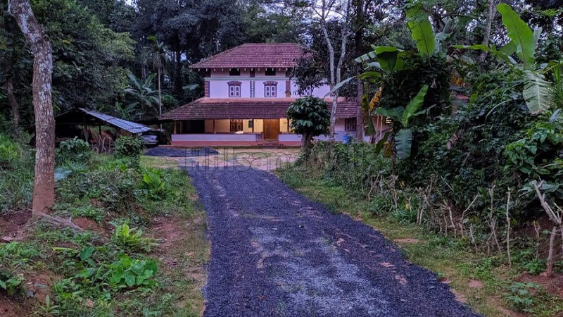 ₹65 Lac | 5bhk villa for sale in padinjarathara wayanad