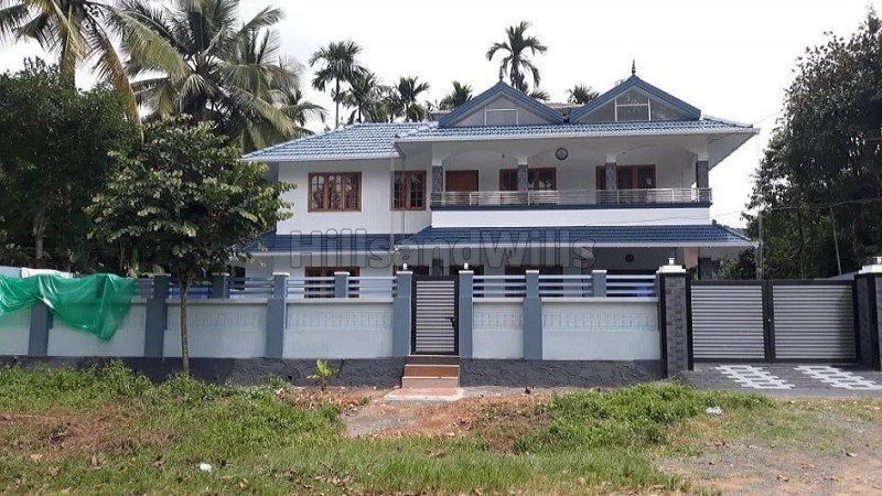 ₹2.40 Cr | 4bhk independent house for sale  in chulliyode wayanad