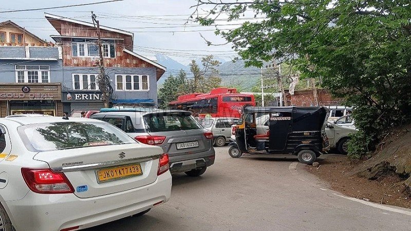 ₹4.50 Cr&nbsp;|&nbsp;1500 sq. ft multi purpose building for sale  in shalimar srinagar along with 5 marla land