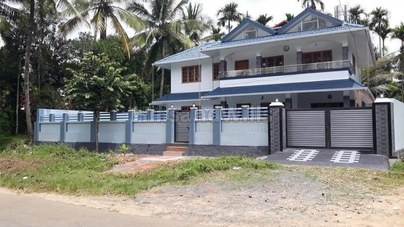 ₹2.40 Cr | 4bhk independent house for sale  in chulliyode wayanad